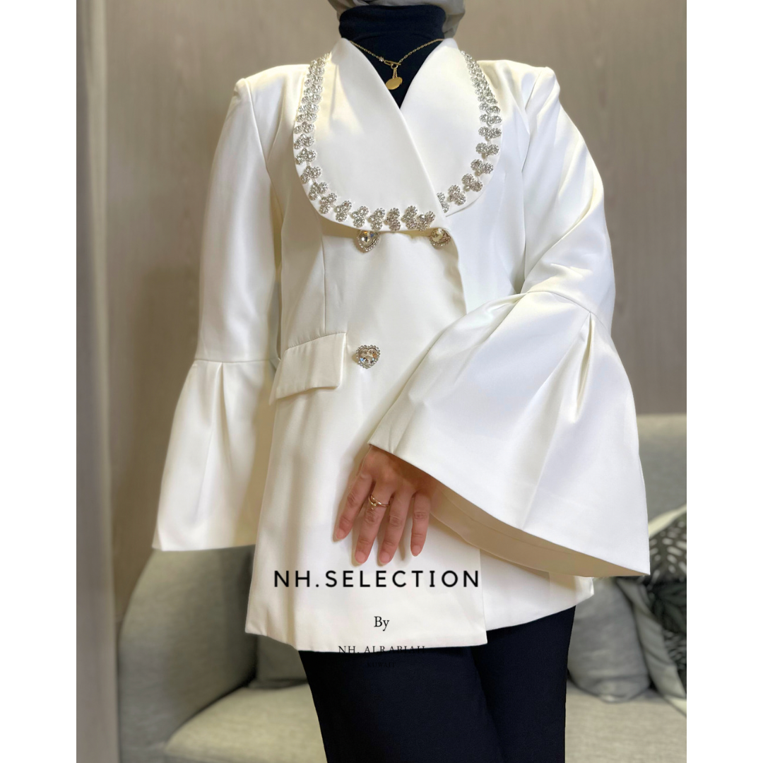 Bell sleeves white blazer with detailed collar